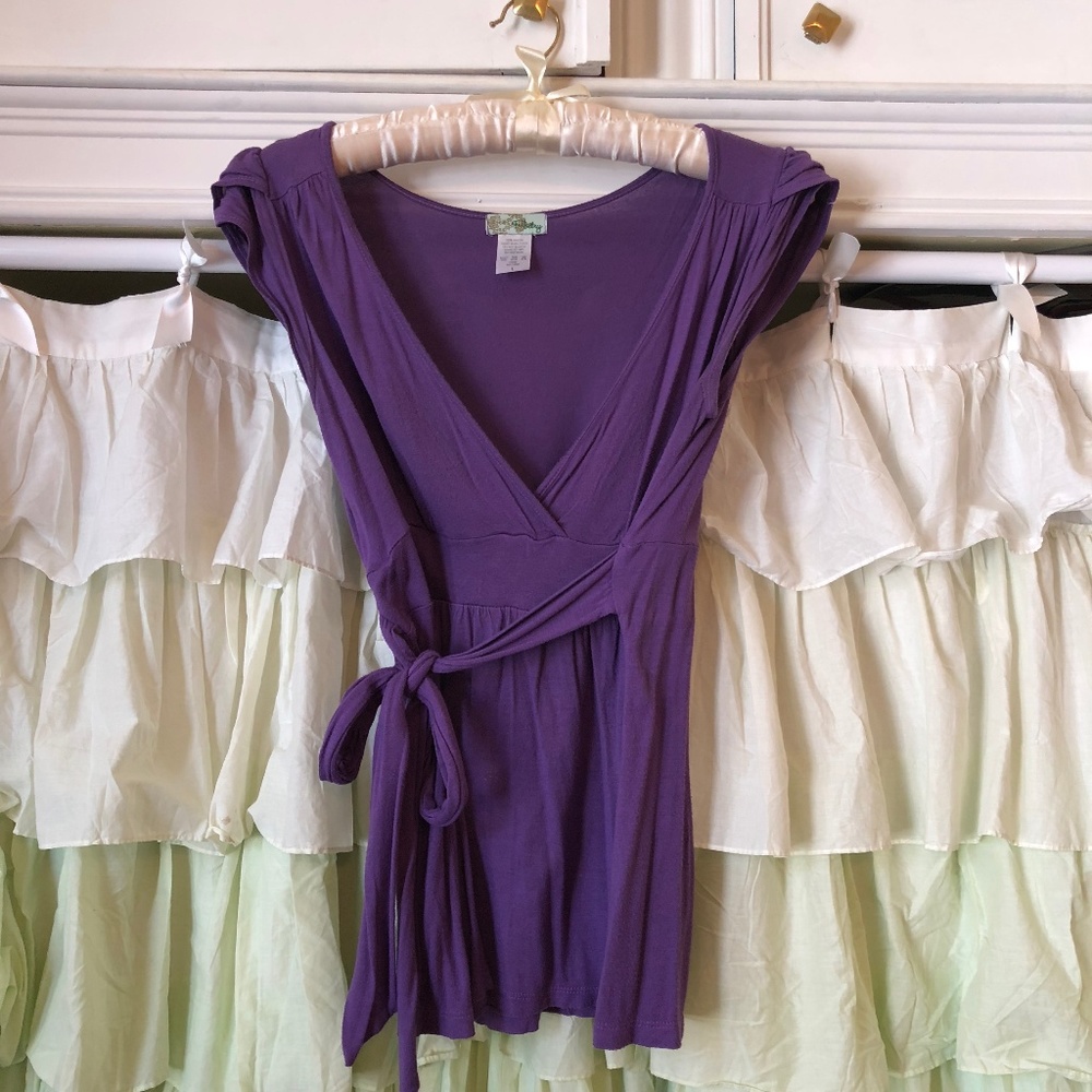 Cute purple top with side bow